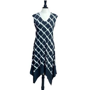 Luxology Black & White Sleeveless V-Neck Hanker-chief Hem Dress Size 8